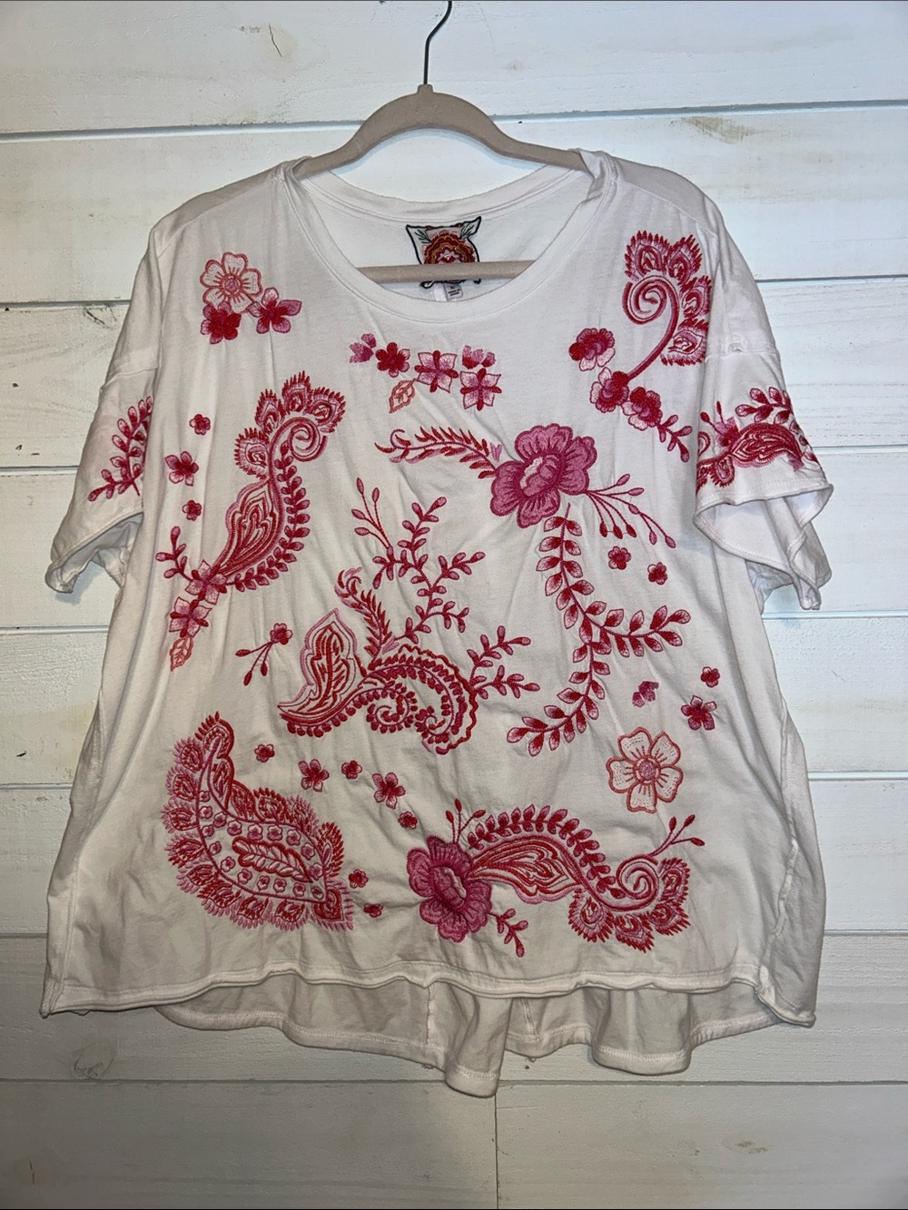 Johnny Was 🌺 Embroidered Floral White Tee with Pink wAccents - Women’s Top